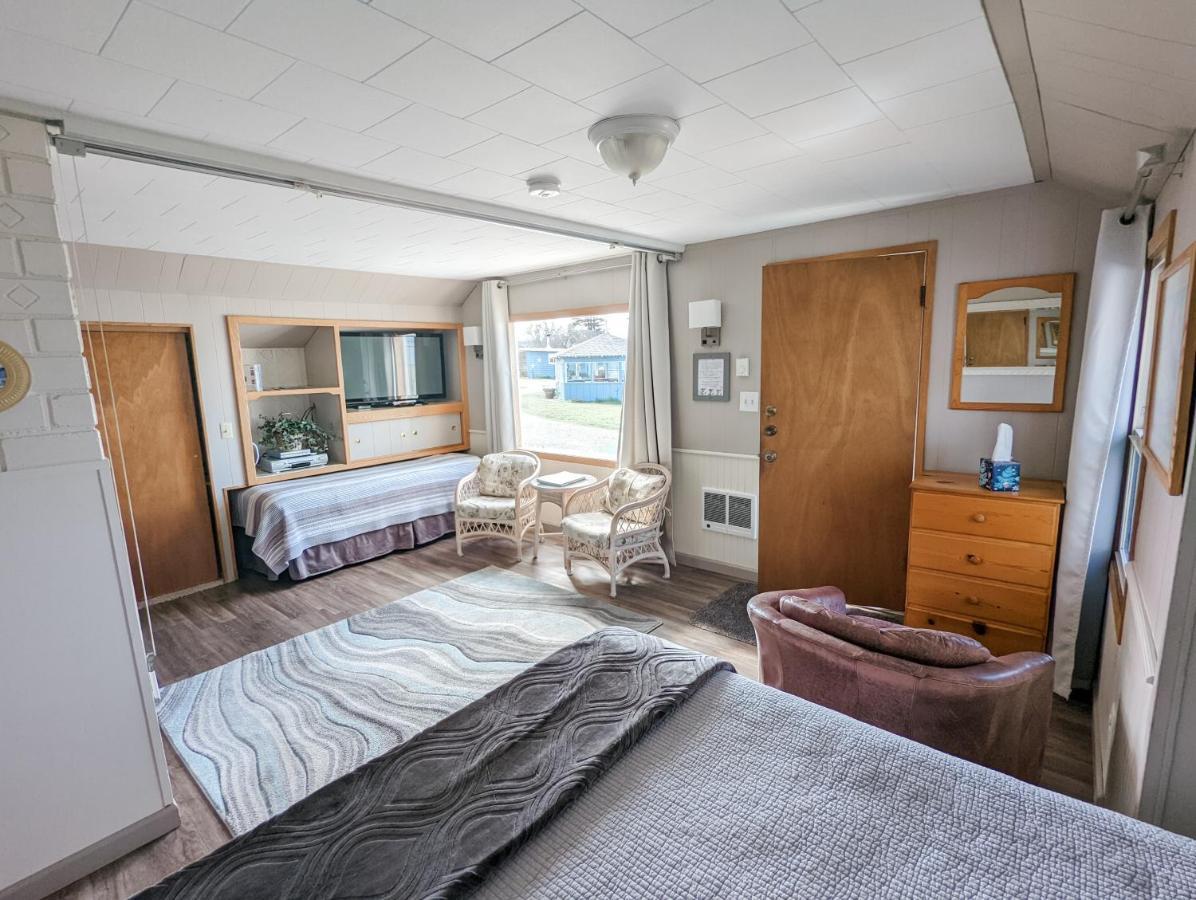 Juan De Fuca Waterfront Hotel & Cottages Sequim Exteriör bild