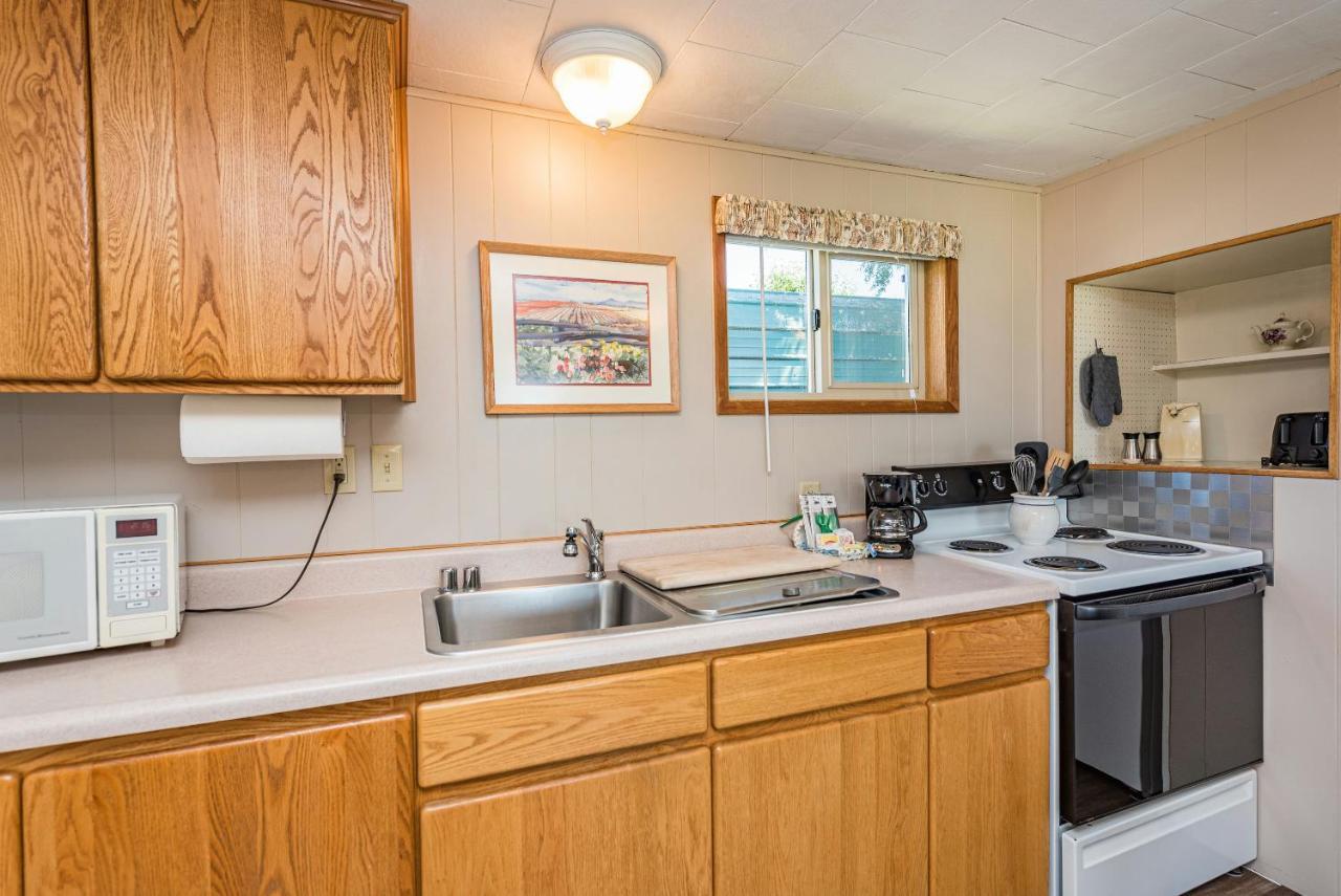 Juan De Fuca Waterfront Hotel & Cottages Sequim Exteriör bild