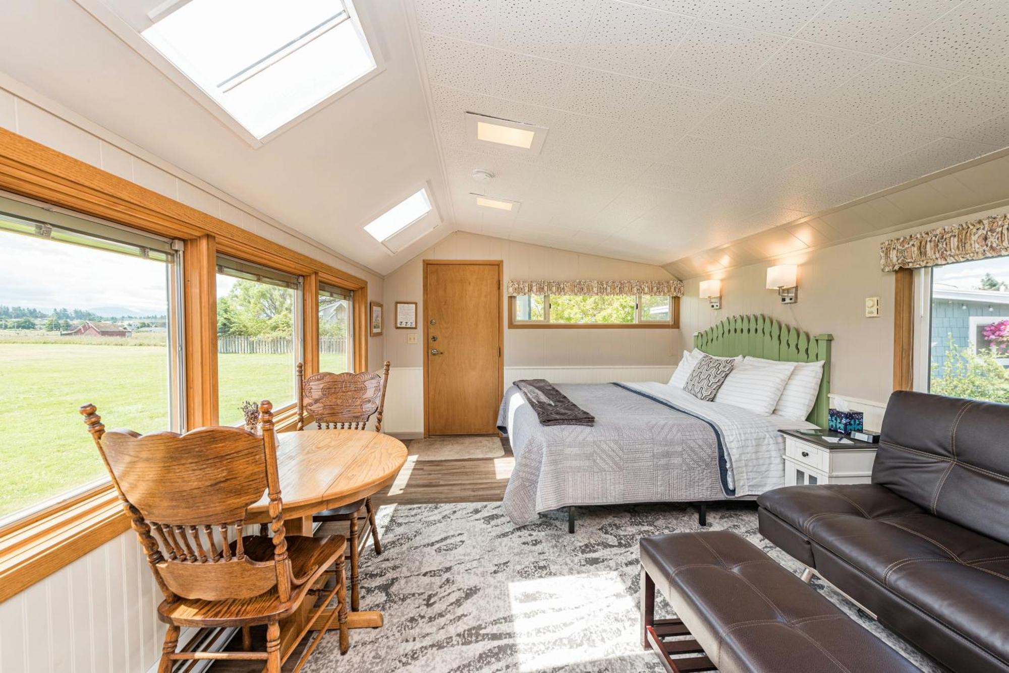 Juan De Fuca Waterfront Hotel & Cottages Sequim Exteriör bild