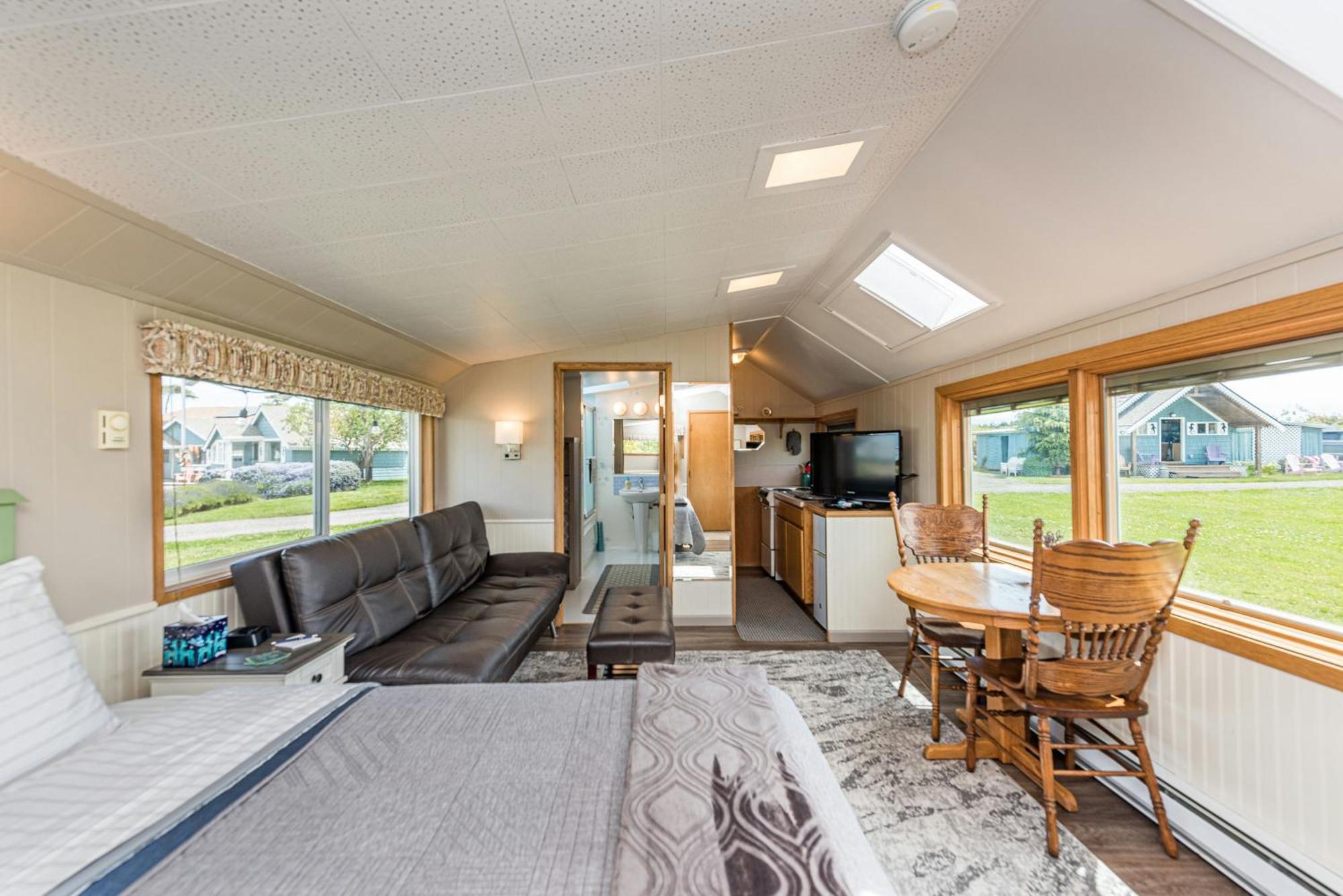 Juan De Fuca Waterfront Hotel & Cottages Sequim Exteriör bild