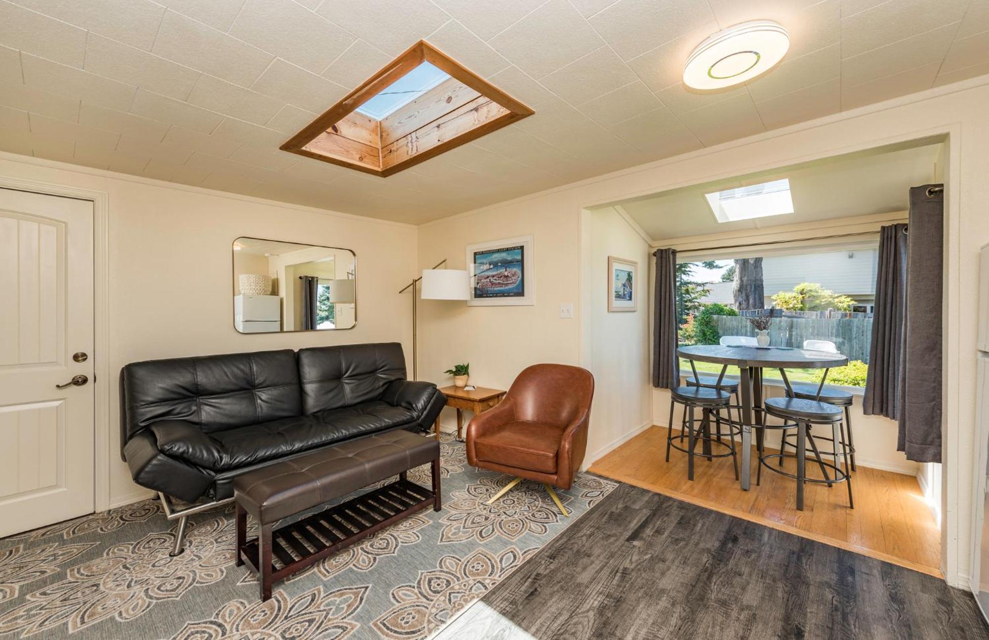 Juan De Fuca Waterfront Hotel & Cottages Sequim Exteriör bild