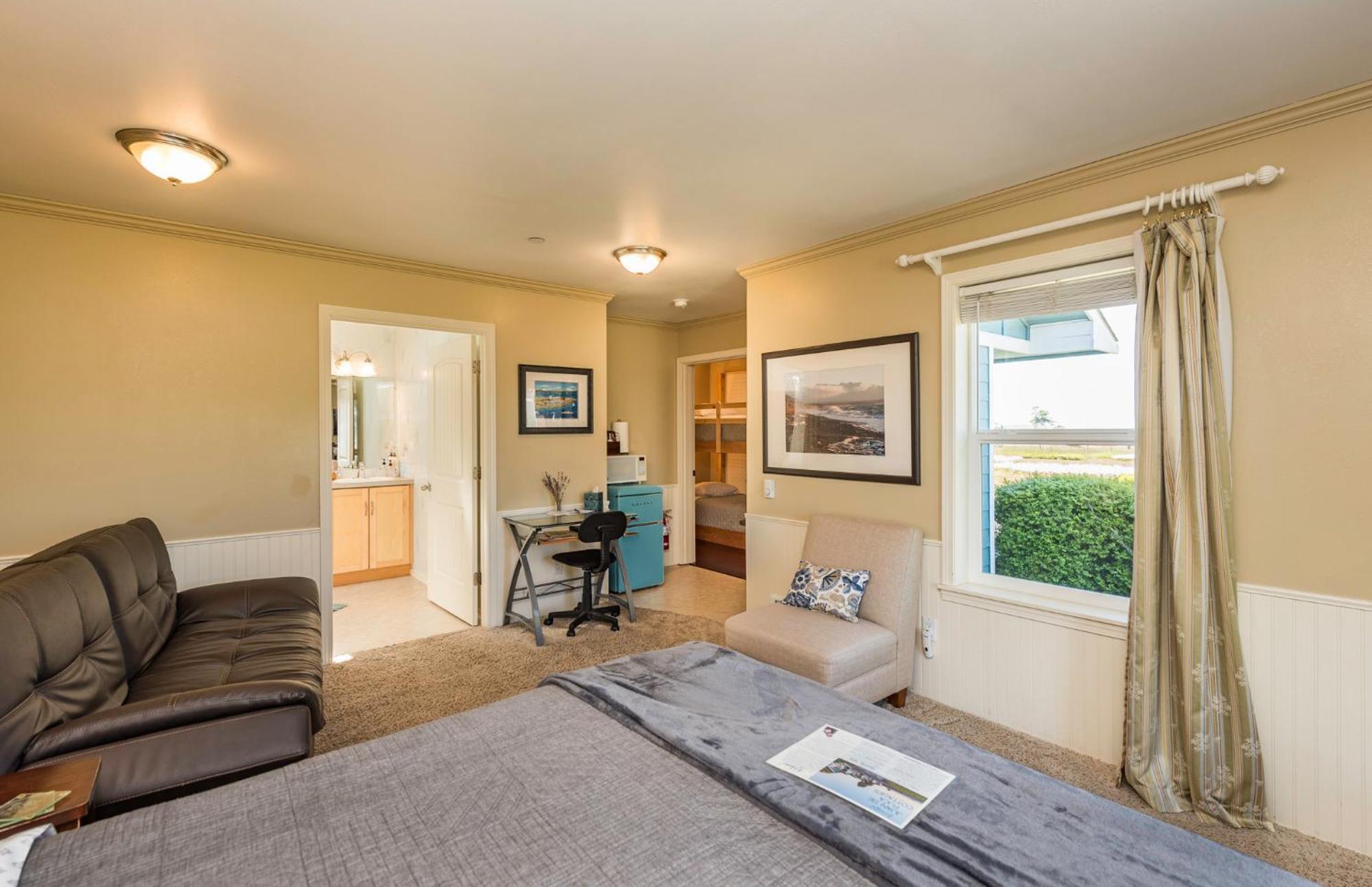 Juan De Fuca Waterfront Hotel & Cottages Sequim Exteriör bild