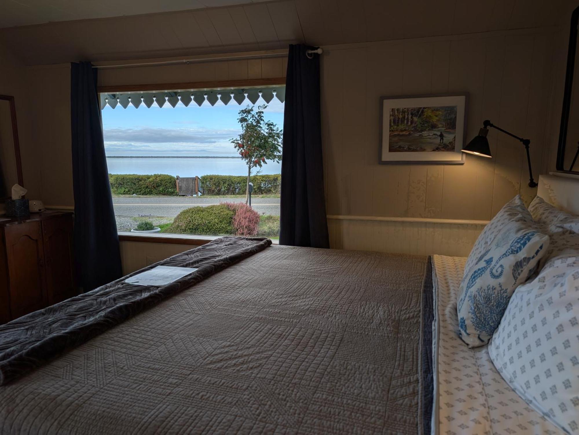 Juan De Fuca Waterfront Hotel & Cottages Sequim Exteriör bild
